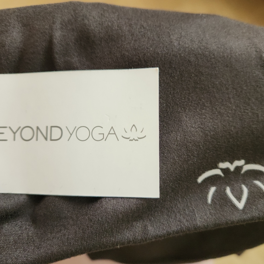BeyondYoga infinity scarf with zipper pocket